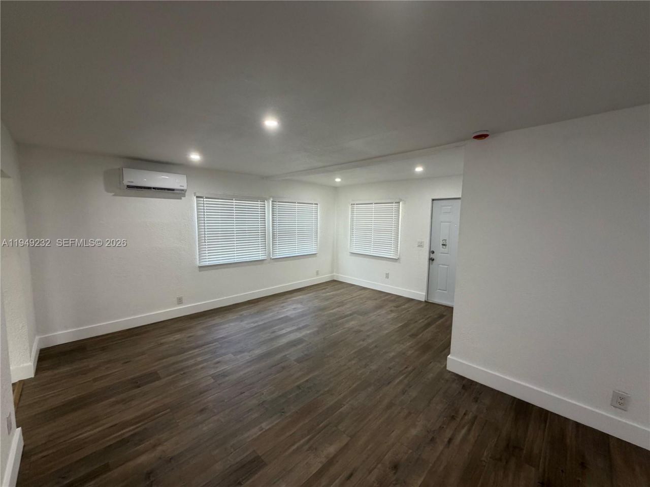 2910 NW 25th St, Fort Lauderdale, FL 33311 Photo