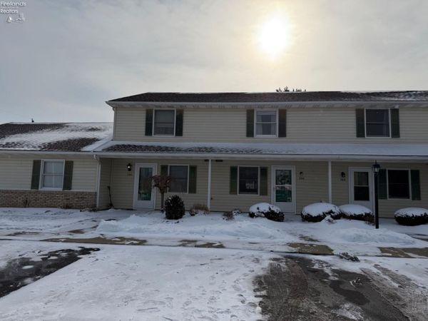 706 Creekside Drive, Huron, OH 44839