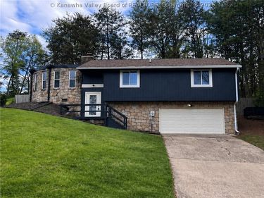 123 Woodbridge Drive, Charleston, WV 25311