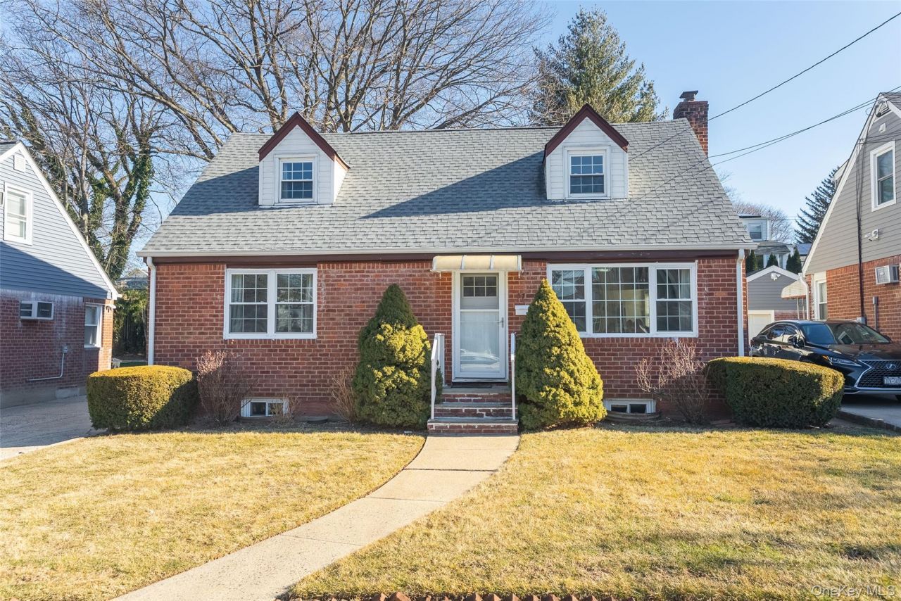 57 Chaffee Avenue, Albertson, NY 11507 Main Photo