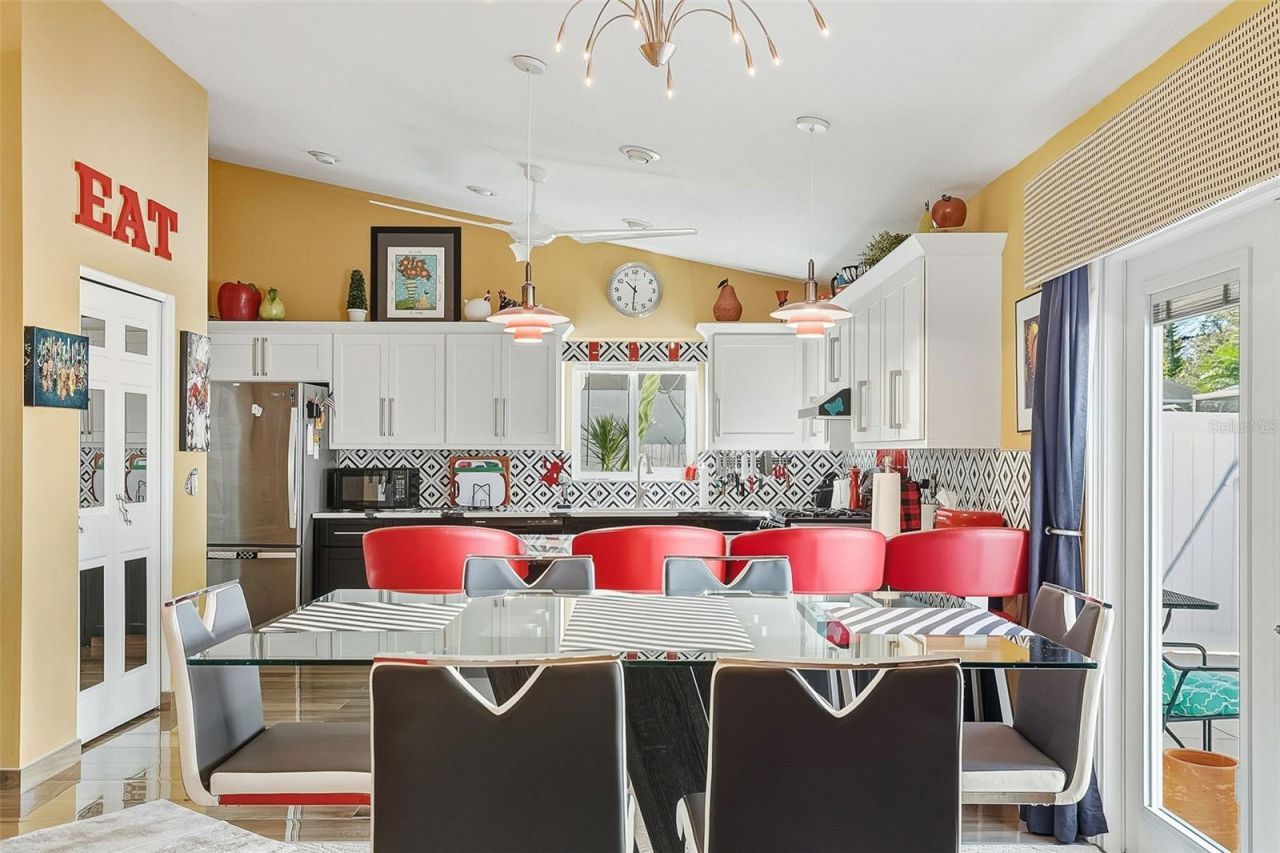 7728 34th Court E, Sarasota, FL 34243 Photo