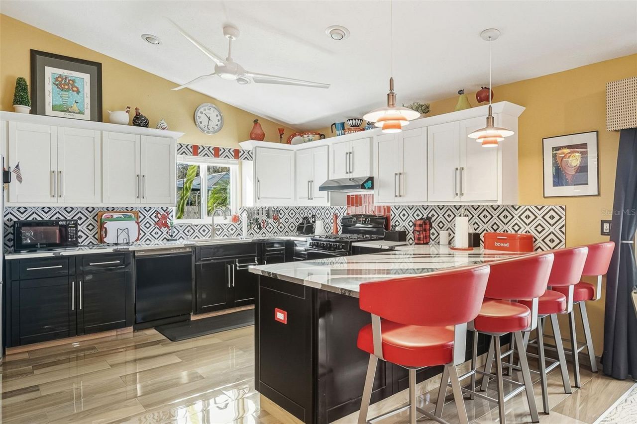 7728 34th Court E, Sarasota, FL 34243 Photo