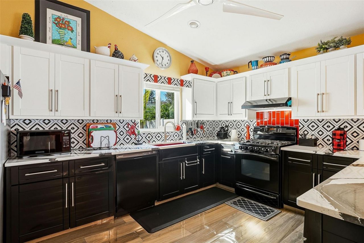 7728 34th Court E, Sarasota, FL 34243 Photo