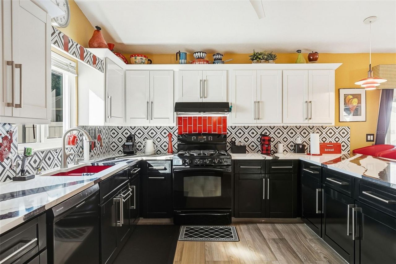 7728 34th Court E, Sarasota, FL 34243 Photo