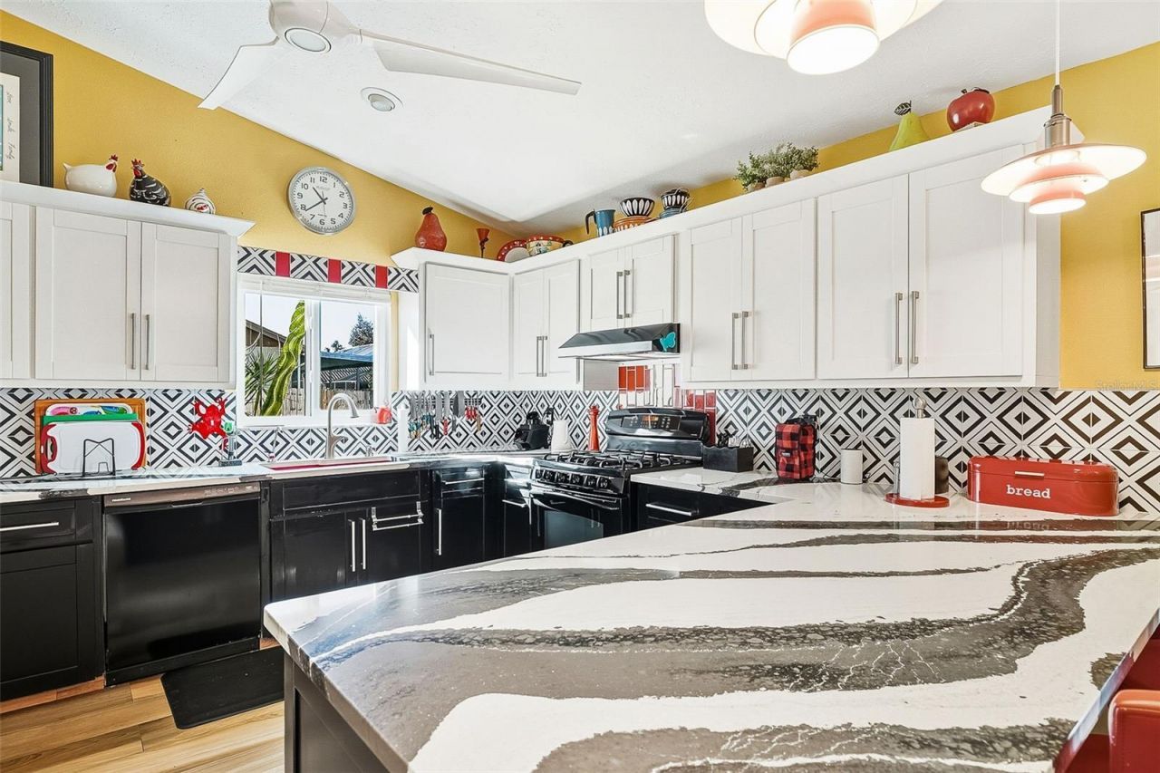 7728 34th Court E, Sarasota, FL 34243 Photo