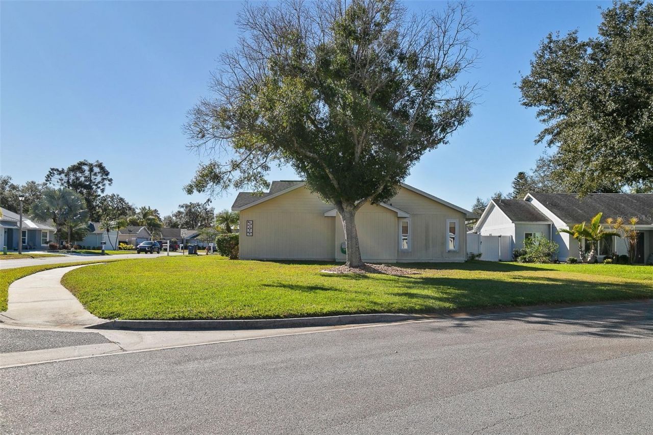7728 34th Court E, Sarasota, FL 34243 Photo
