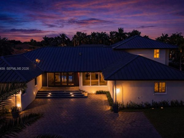 9901 NW 130th St , Hialeah Gardens, FL 33018