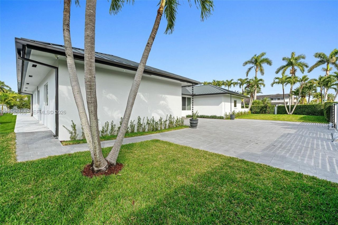 9901 NW 130th St , Hialeah Gardens, FL 33018 Photo