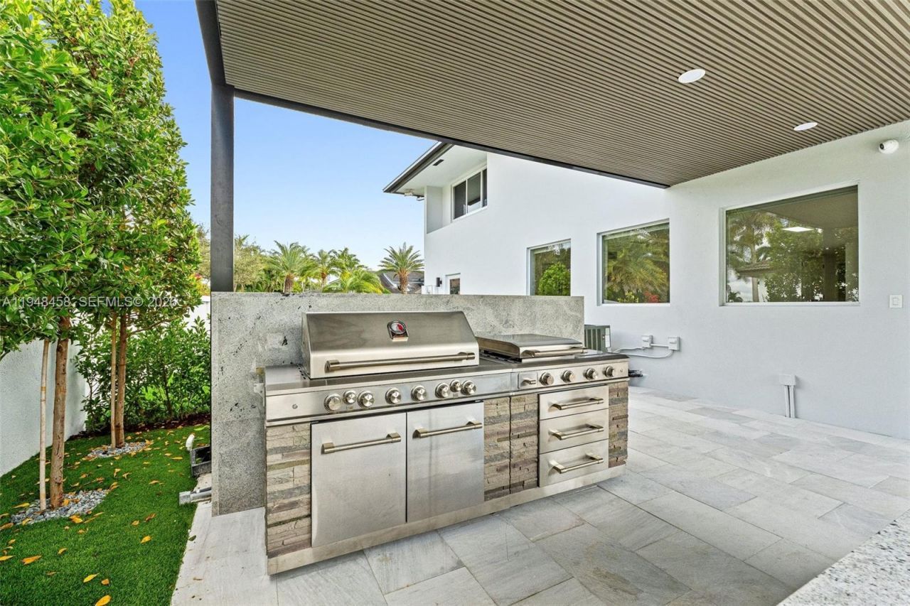 9901 NW 130th St , Hialeah Gardens, FL 33018 Photo