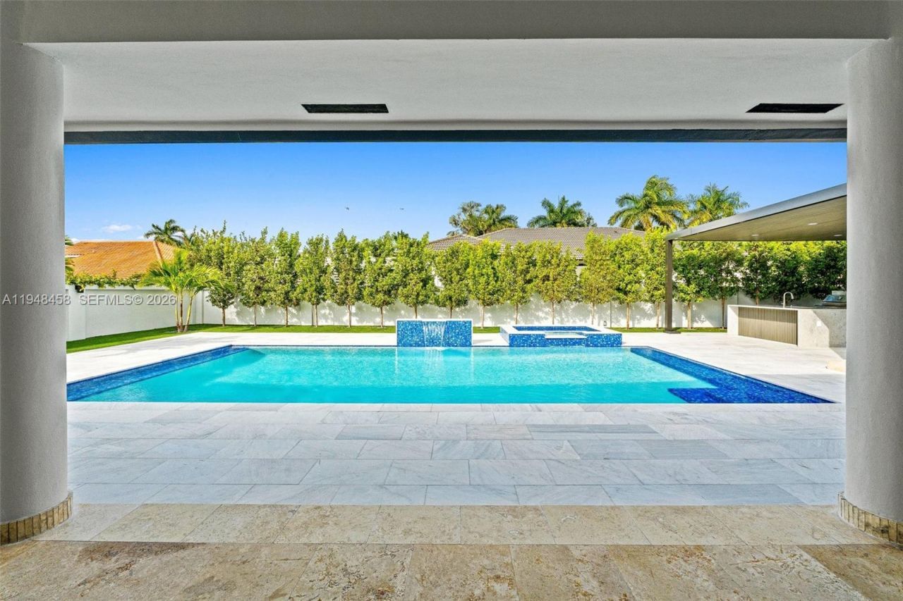 9901 NW 130th St , Hialeah Gardens, FL 33018 Photo