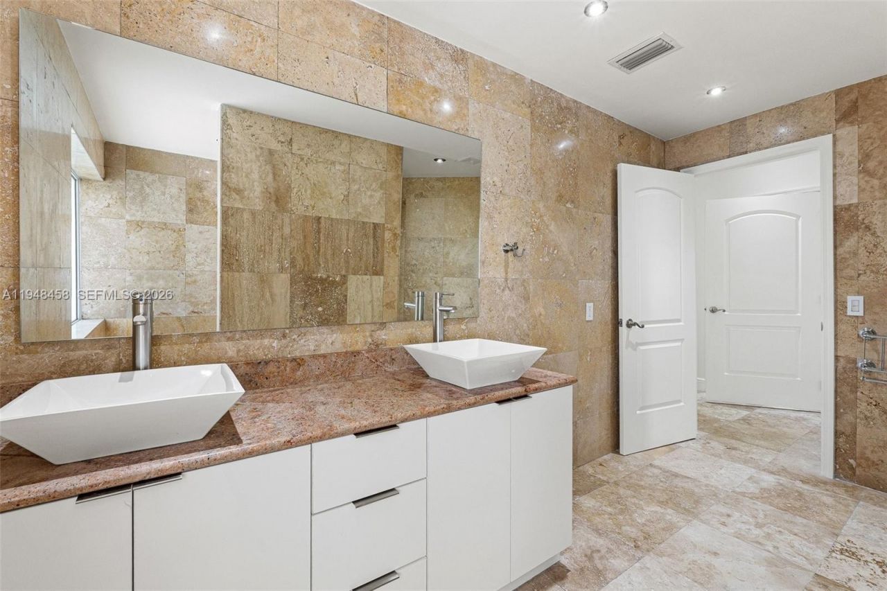 9901 NW 130th St , Hialeah Gardens, FL 33018 Photo