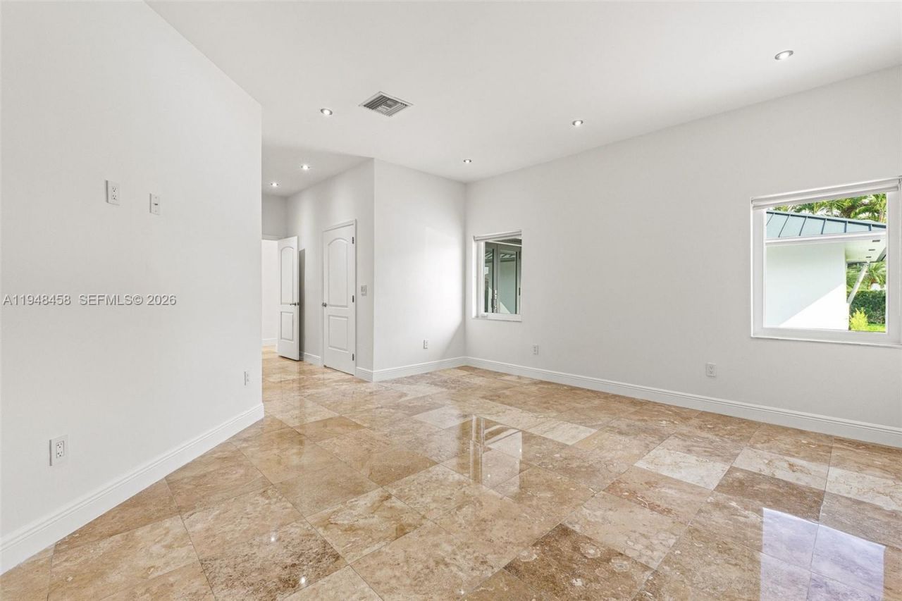 9901 NW 130th St , Hialeah Gardens, FL 33018 Photo