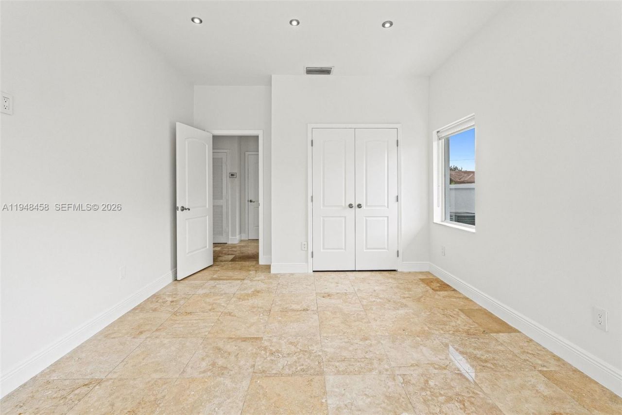 9901 NW 130th St , Hialeah Gardens, FL 33018 Photo