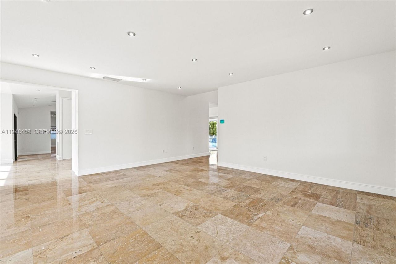 9901 NW 130th St , Hialeah Gardens, FL 33018 Photo