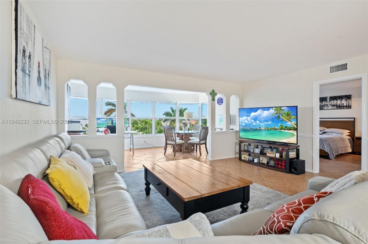 3111 NE 51st St, Unit 404C, Fort Lauderdale, FL 33308 Photo