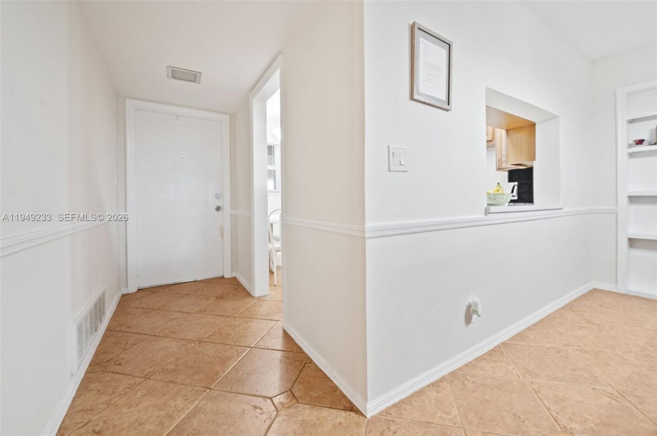 3111 NE 51st St, Unit 404C, Fort Lauderdale, FL 33308 Photo