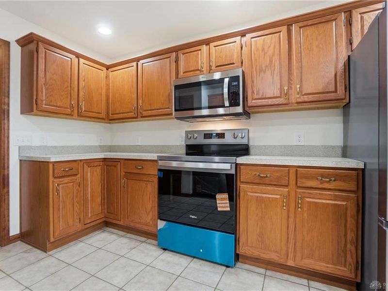 9048 Bedford Court, Clearcreek Township, OH 45458 Photo 10