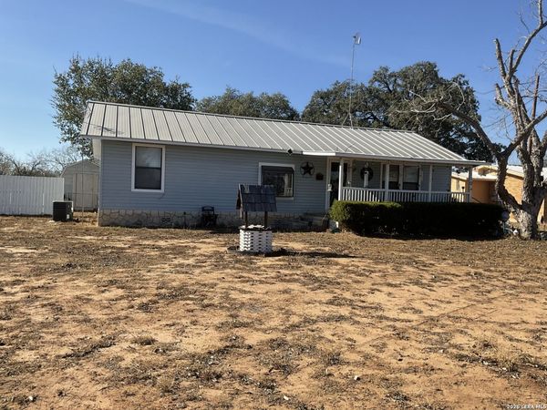 110 RENFRO, Devine, TX 78016