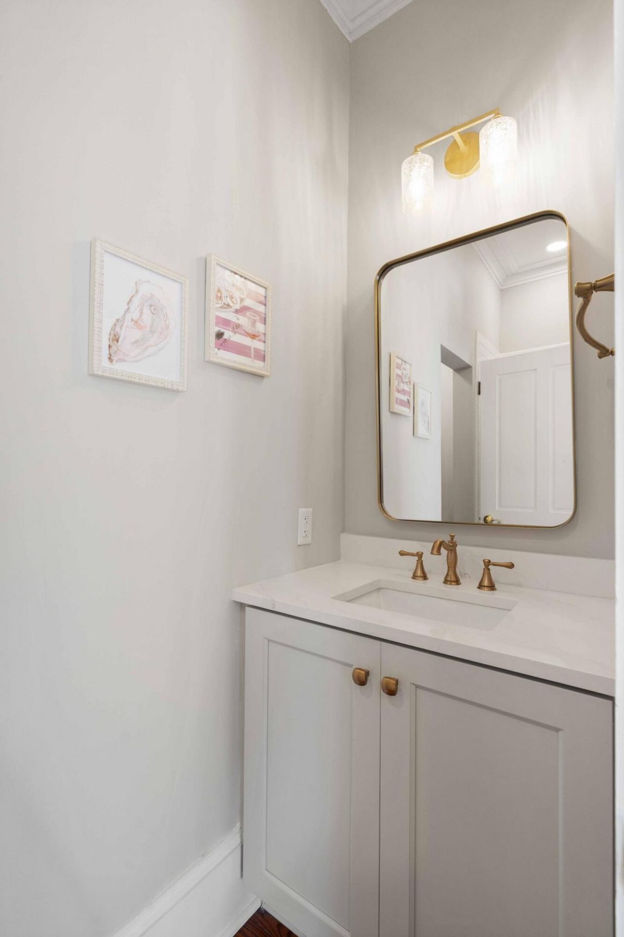 100 Queen Street Photo 31