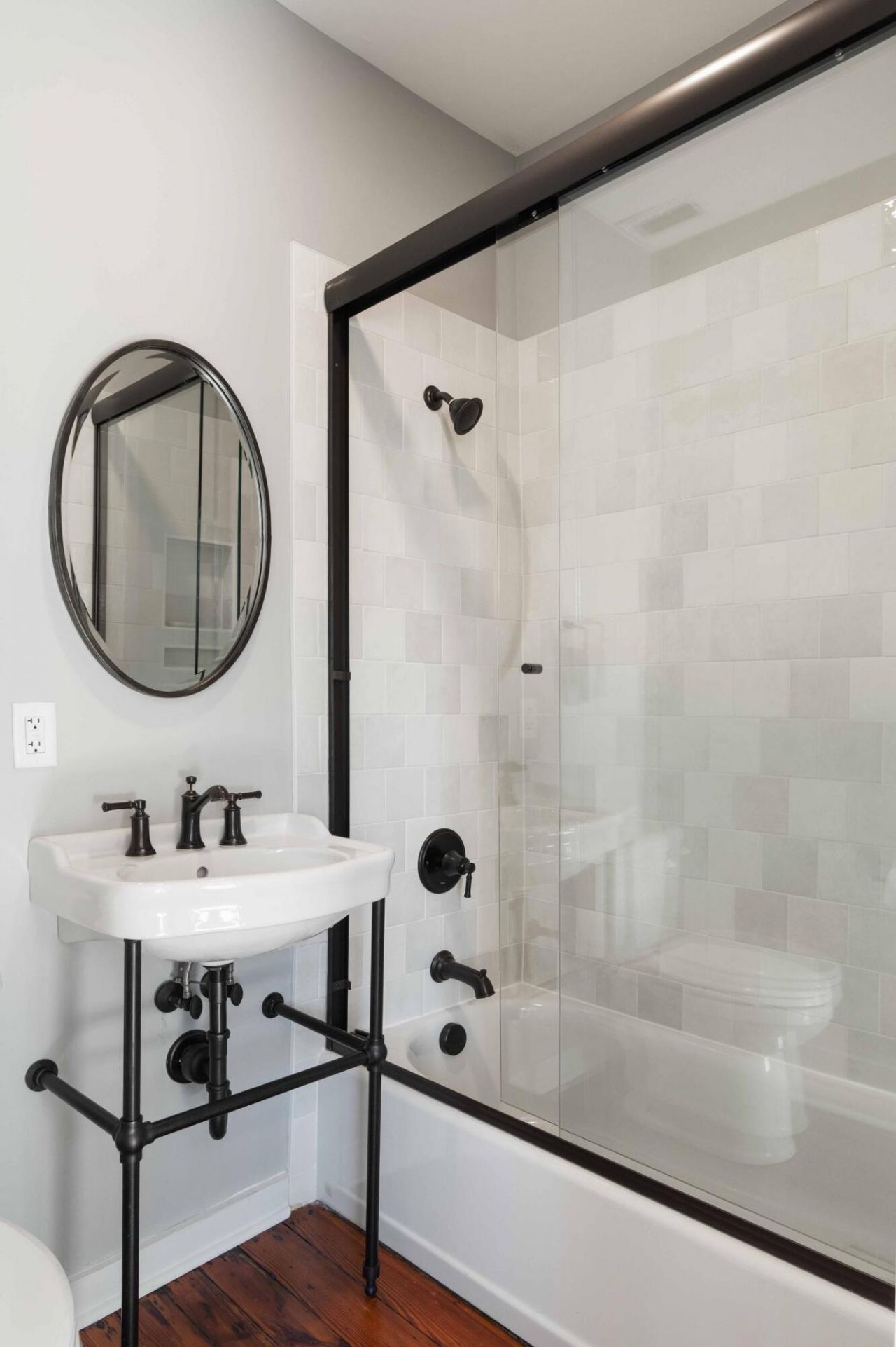 100 Queen Street Photo 36