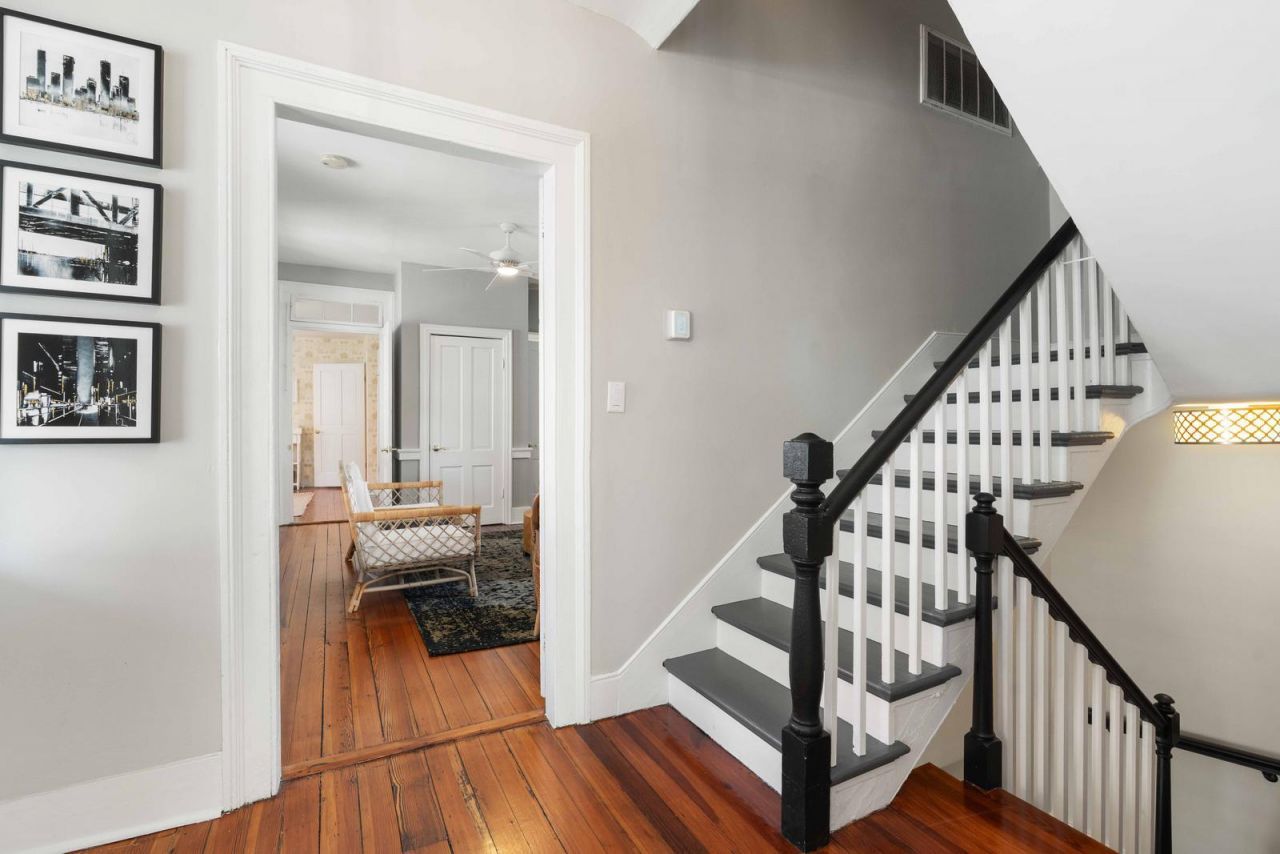 100 Queen Street Photo 37