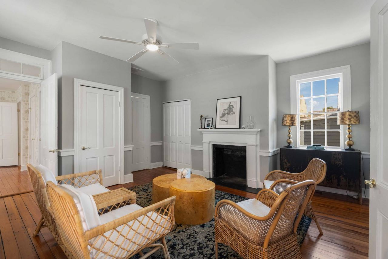 100 Queen Street Photo 40