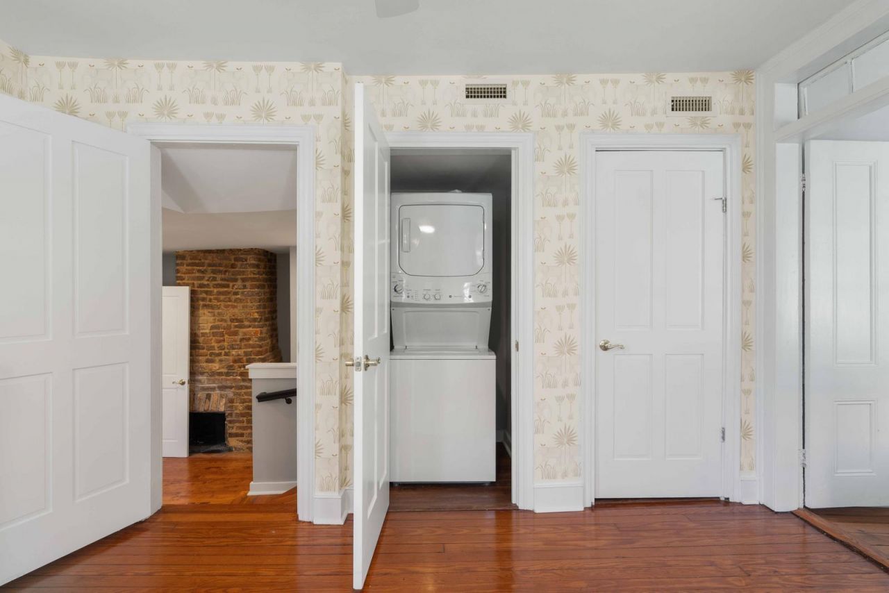 100 Queen Street Photo 43