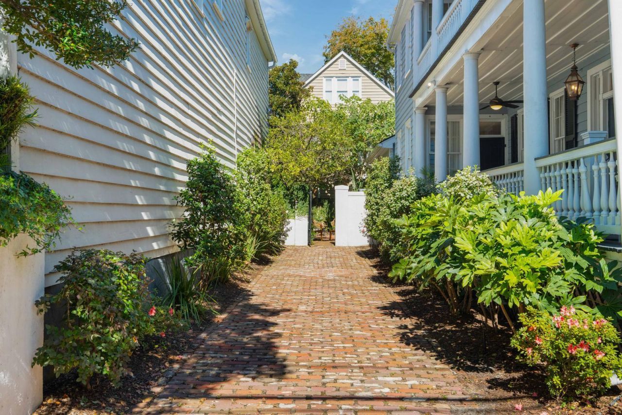 100 Queen Street Photo 55