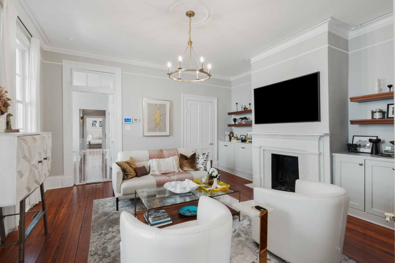 100 Queen Street Photo 6