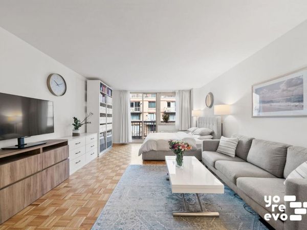 393 W 49th Street , Unit 4DD, Manhattan, NY 10019