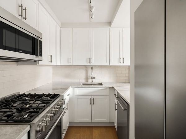 555 Main Street , Unit 806, Manhattan, NY 10044