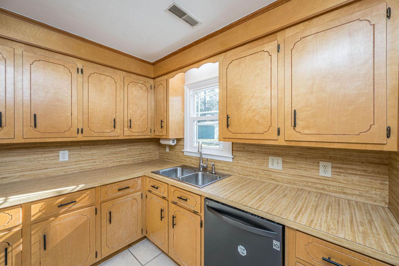 325 Linden Court Photo 14