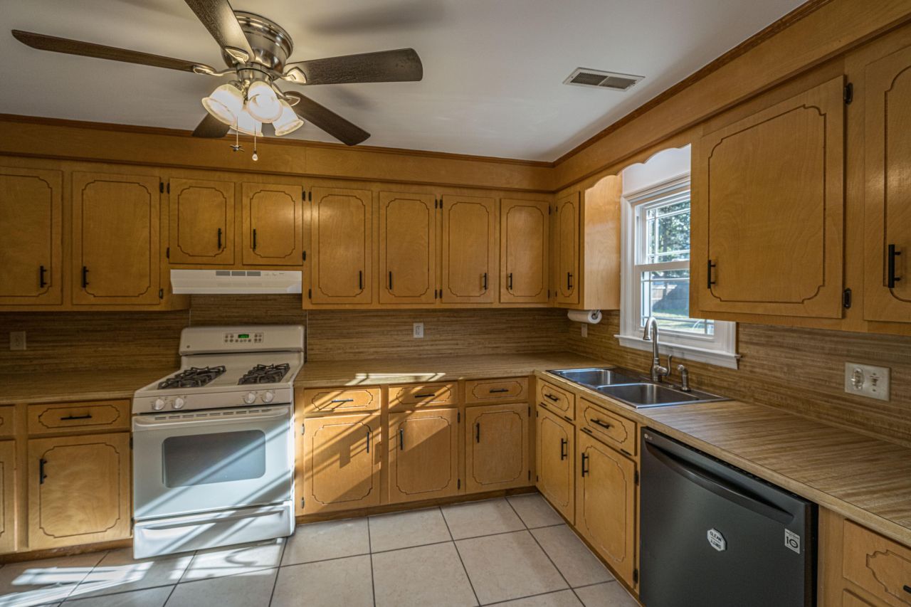 325 Linden Court Photo 15