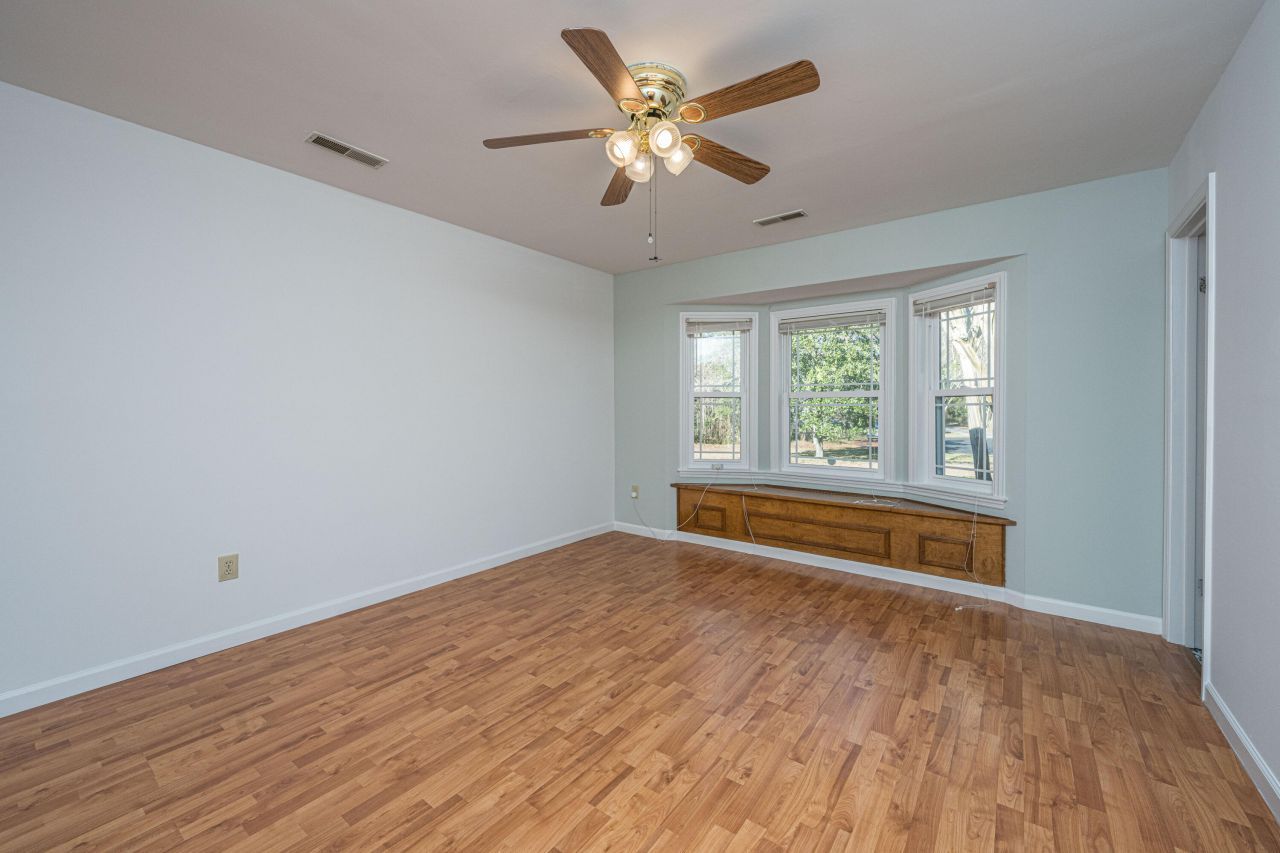 325 Linden Court Photo 20