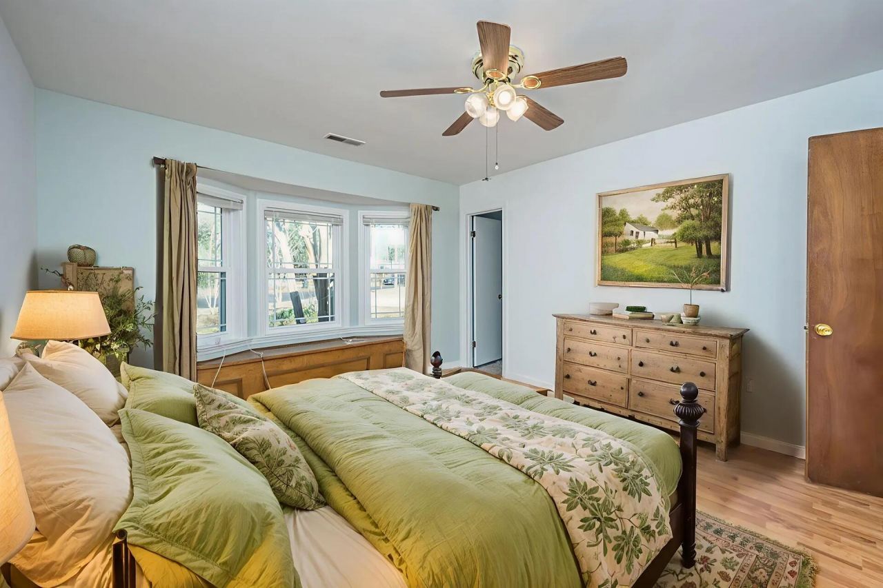 325 Linden Court Photo 21