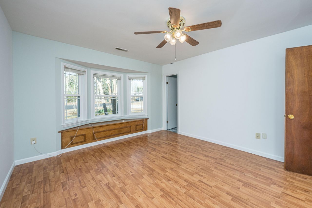 325 Linden Court Photo 22