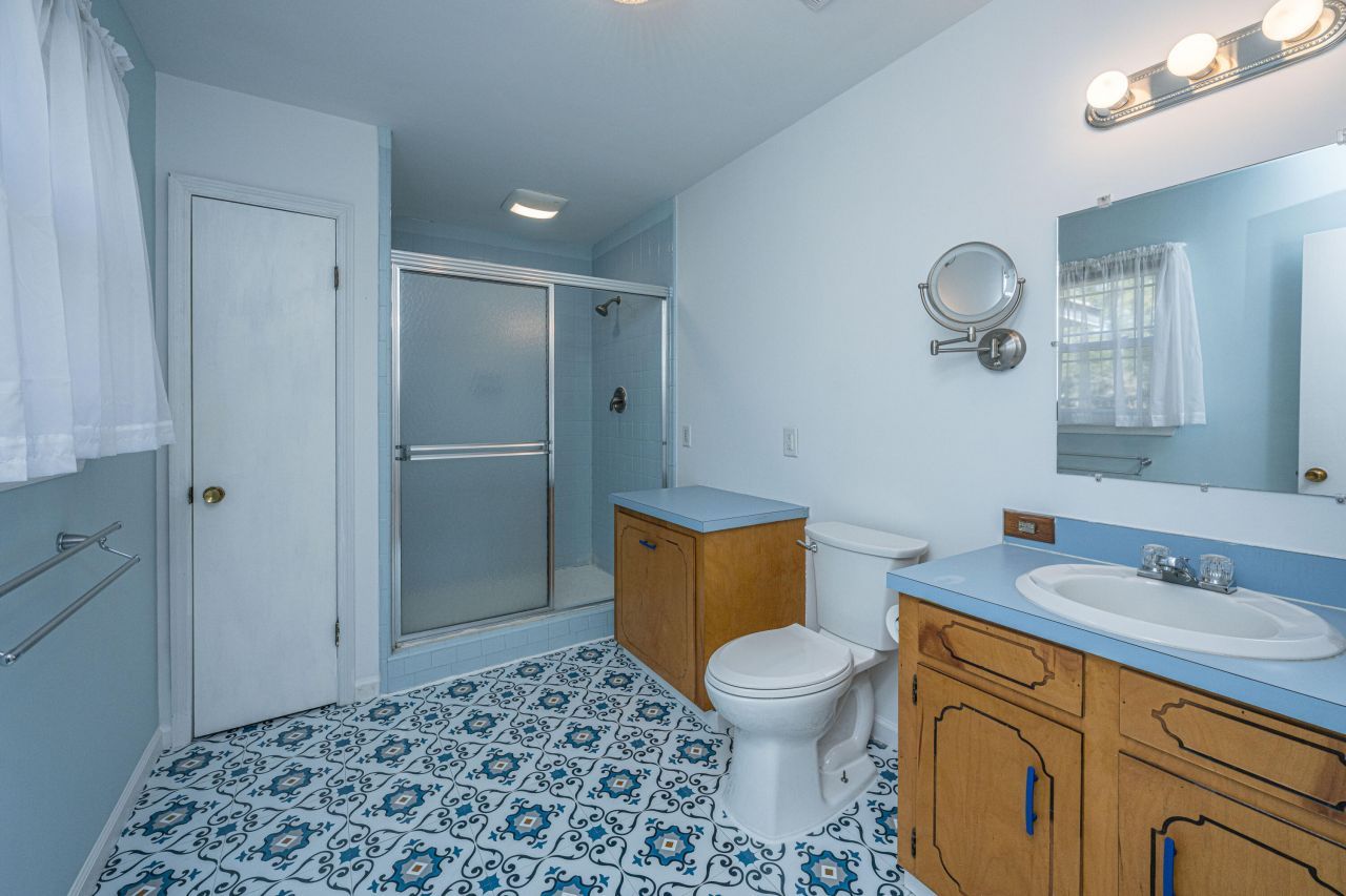 325 Linden Court Photo 25