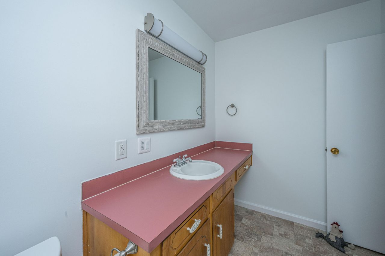 325 Linden Court Photo 28