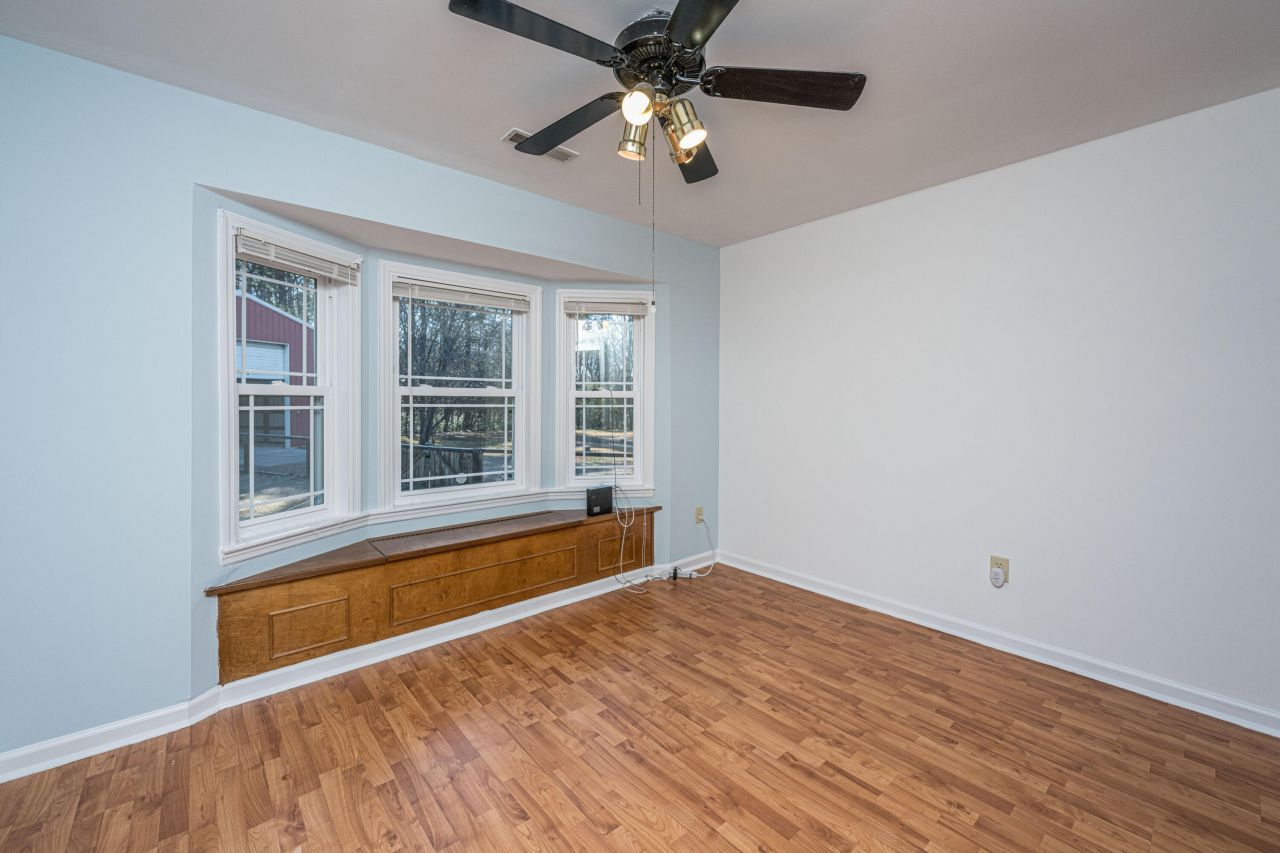 325 Linden Court Photo 32