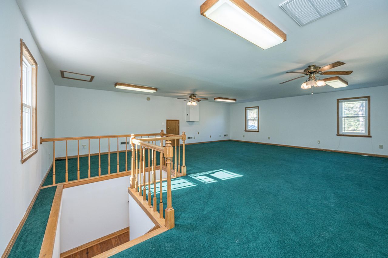 325 Linden Court Photo 35