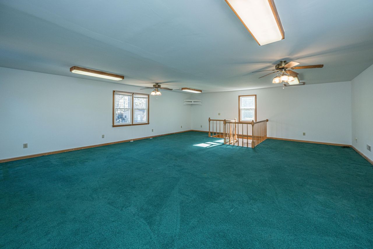 325 Linden Court Photo 37