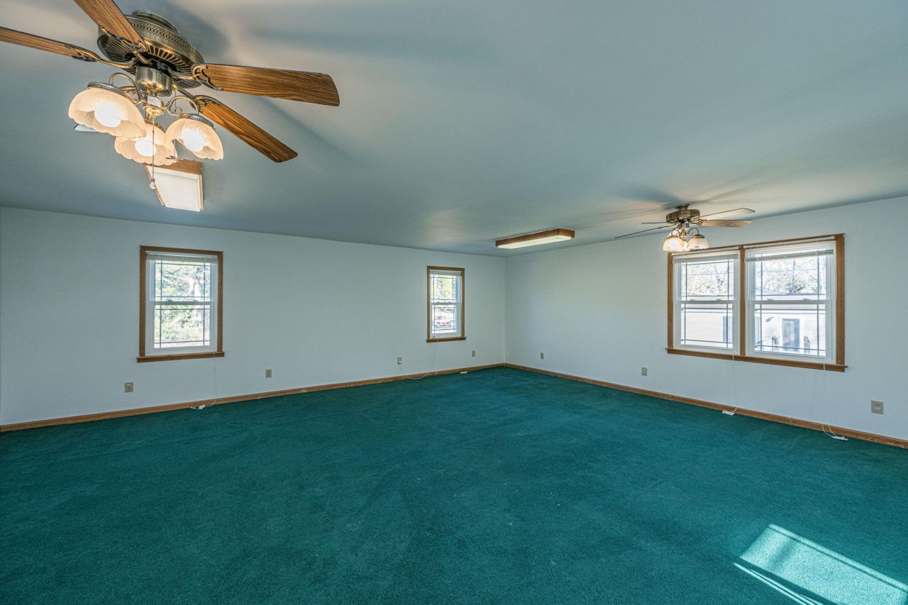 325 Linden Court Photo 39