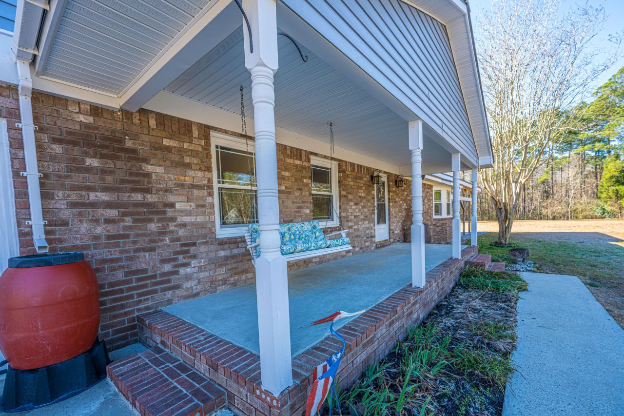 325 Linden Court Photo 5