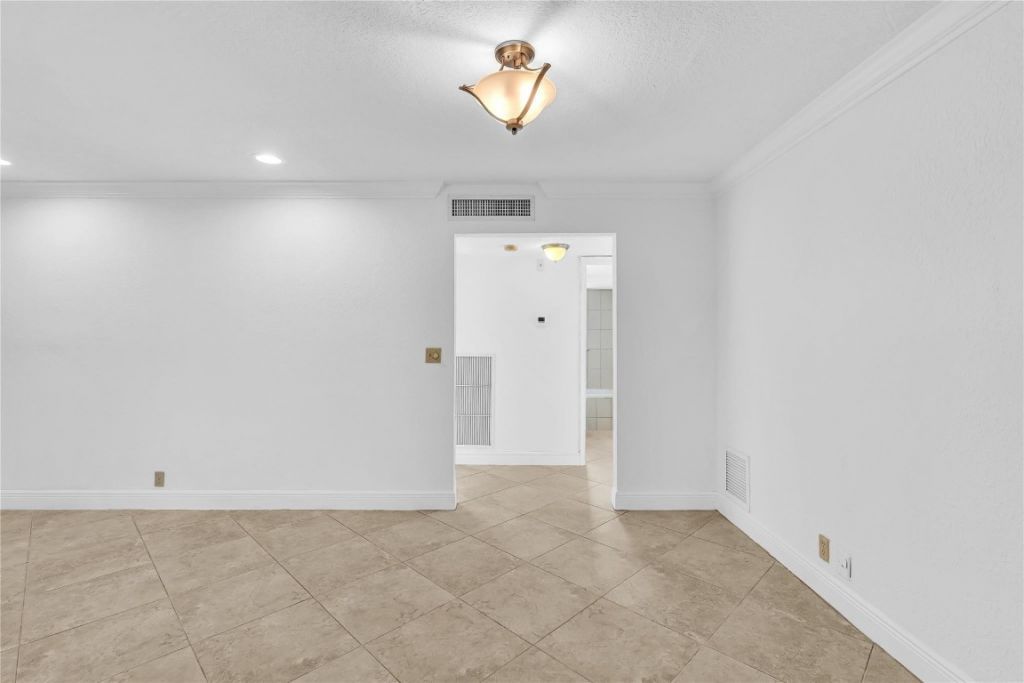 4001 NE 21st Avenue, Unit 202, Fort Lauderdale, FL 33308 Photo
