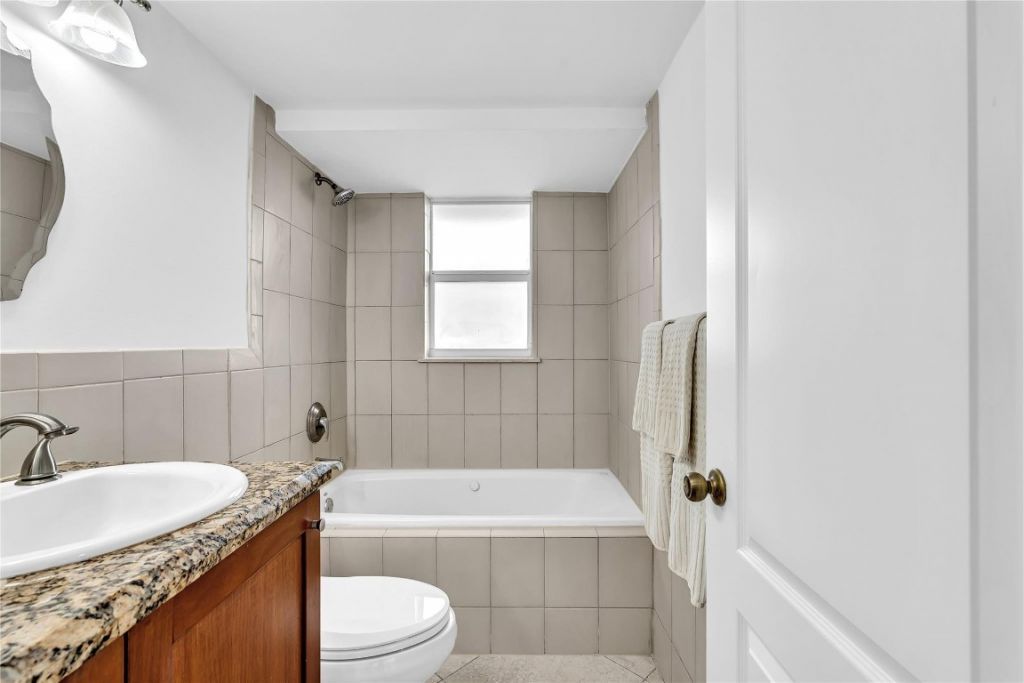 4001 NE 21st Avenue, Unit 202, Fort Lauderdale, FL 33308 Photo