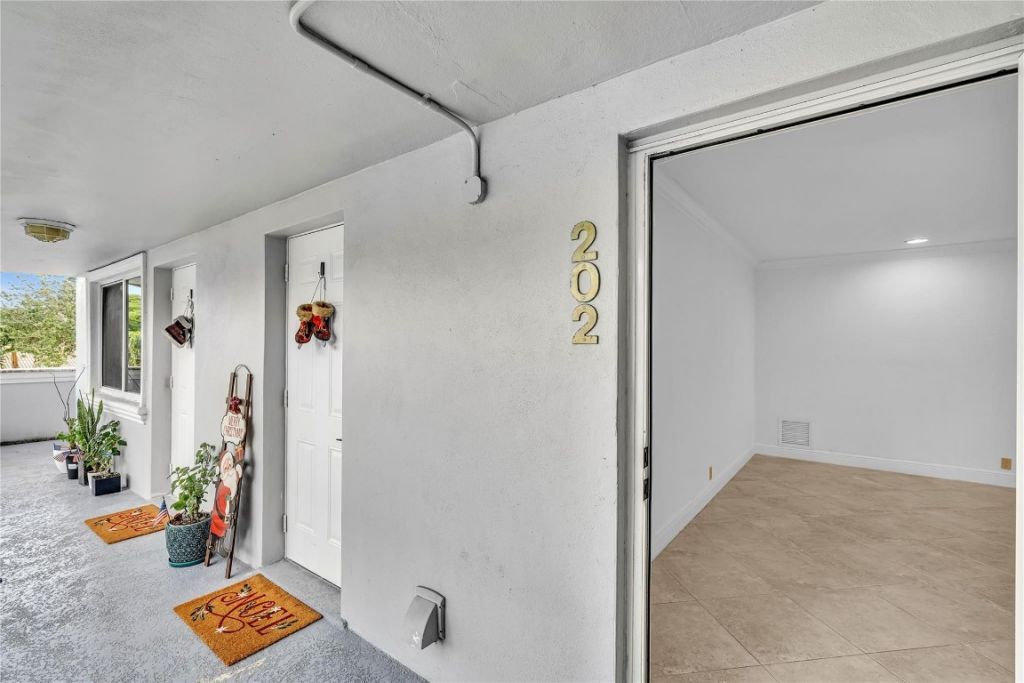 4001 NE 21st Avenue, Unit 202, Fort Lauderdale, FL 33308 Photo