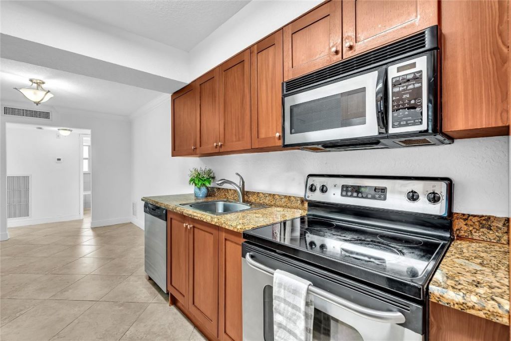 4001 NE 21st Avenue, Unit 202, Fort Lauderdale, FL 33308 Photo