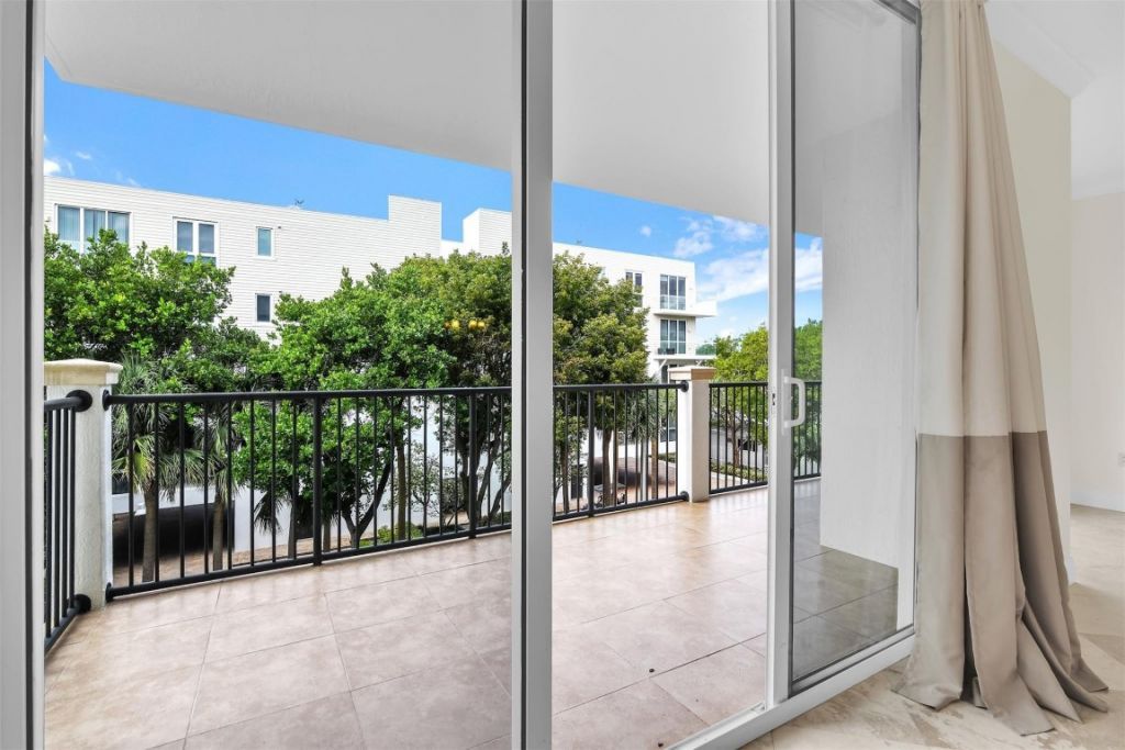 101 SE 20th Avenue, Unit 406, Deerfield Beach, FL 33441 Photo