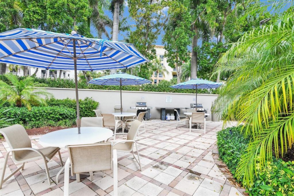 101 SE 20th Avenue, Unit 406, Deerfield Beach, FL 33441 Photo