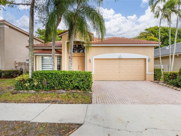 16310 Sapphire Dr, Weston, FL 33331